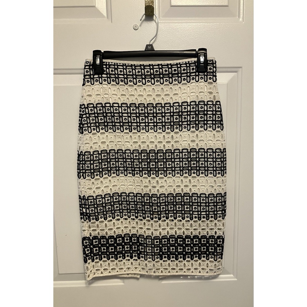Banana Republic Women's Size 2 Ivory Black Embroidered Eyelet Pencil Skirt